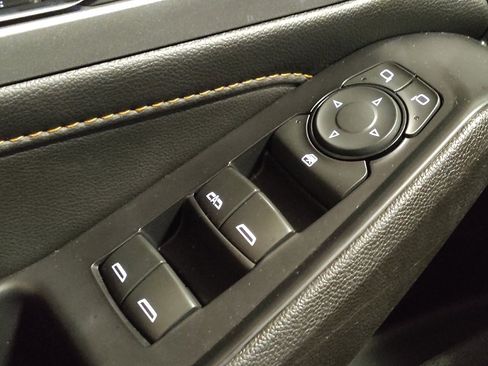 Used 2021 Chevrolet Traverse LT FWD image 27