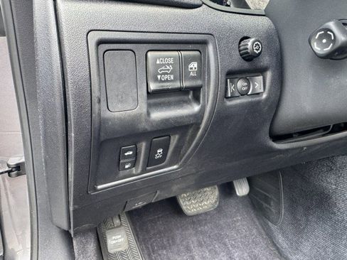 Used 2013 Lexus IS 250C w/ Luxury Pkg RWD image 19