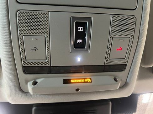 Used 2020 Land Rover Discovery Sport SE image 29