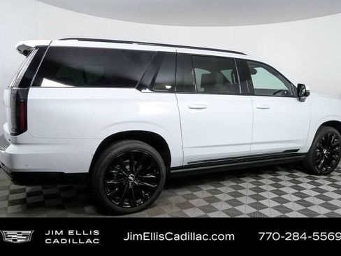 Used 2026 Cadillac Escalade ESV Platinum Sport w/ LPO, ONYX Package AWD/4WD image 29