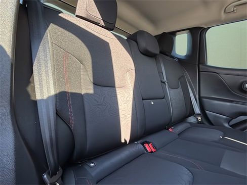 Certified 2022 Jeep Renegade Trailhawk image 39