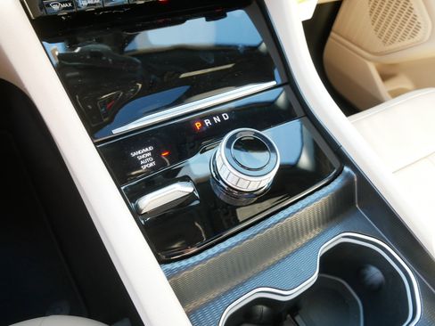 New 2025 Jeep Grand Cherokee Limited w/ Luxury Tech Group II image 10