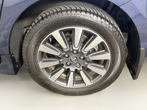 Used 2019 Toyota Sienna LE AWD/4WD image 11