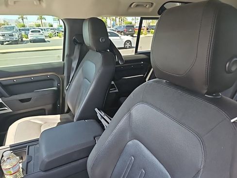 Used 2020 Land Rover Defender 110 SE image 4