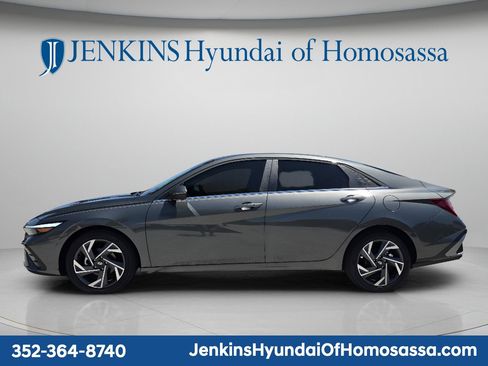 New 2026 Hyundai Elantra Limited FWD image 9