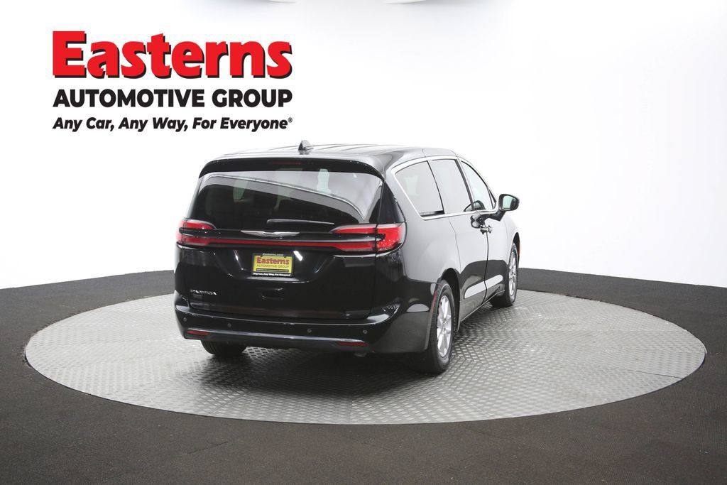 Used 2023 Chrysler Pacifica Touring-L FWD image 43