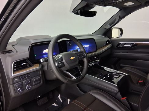 Used 2025 Chevrolet Suburban High Country AWD/4WD image 2