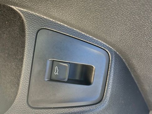 Used 2022 Volkswagen Tiguan SE image 52