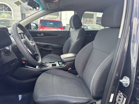 Used 2019 Kia Sorento FWD image 11