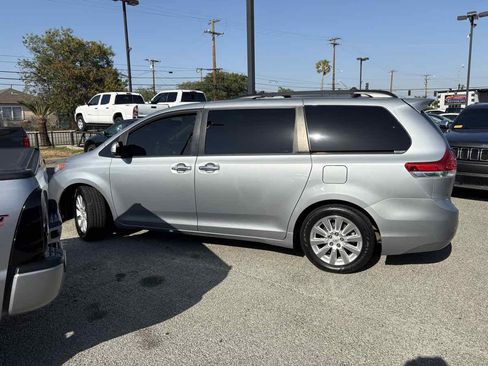 Used 2014 Toyota Sienna Limited image 2