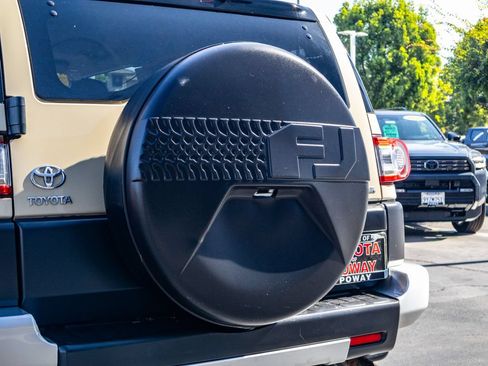 Used 2012 Toyota FJ Cruiser 4WD w/ Convenience Pkg image 16