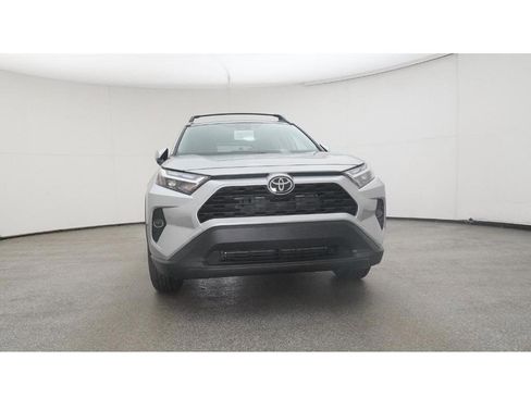 Used 2025 Toyota RAV4 XLE image 32