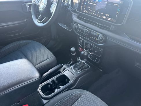Used 2024 Jeep Wrangler Unlimited Rubicon 4xe AWD/4WD image 17