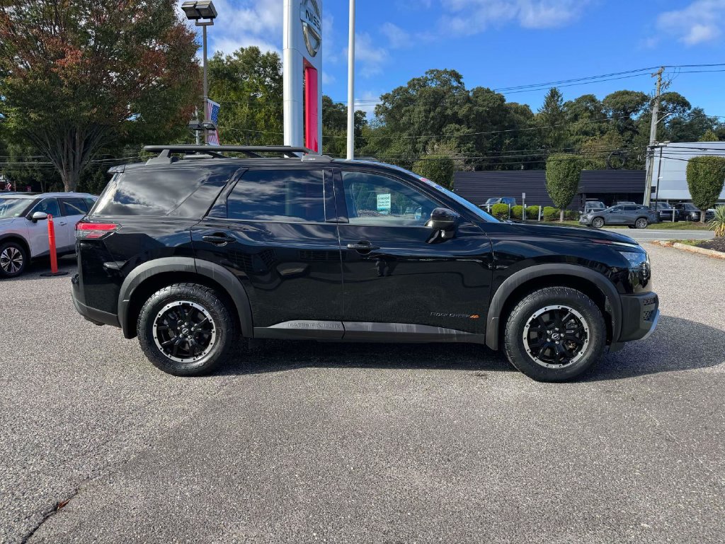 Used 2024 Nissan Pathfinder Rock Creek AWD/4WD image 11