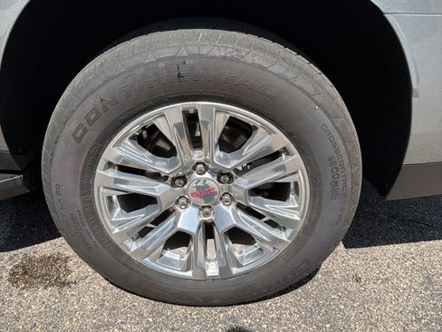 Used 2025 GMC Yukon XL Denali AWD/4WD image 20
