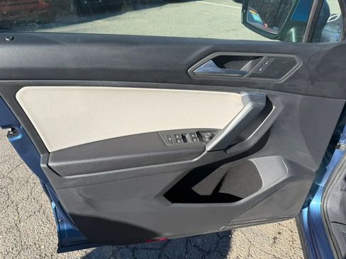 Used 2019 Volkswagen Tiguan SE w/ Panoramic Sunroof Package image 5