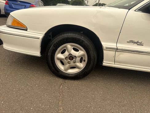 Used 1995 Buick Skylark Custom FWD image 24
