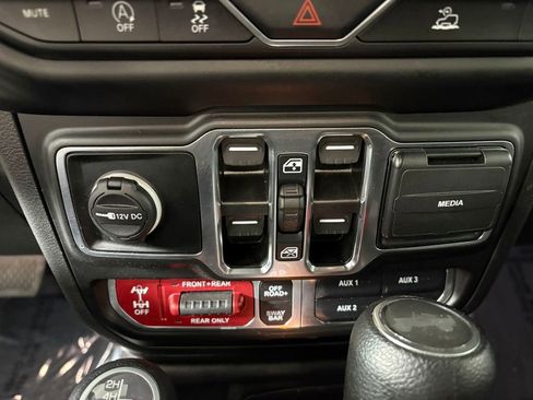 Used 2022 Jeep Wrangler Unlimited Rubicon w/ Xtreme Recon 35" Tire Package image 18