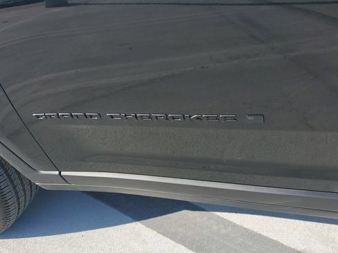 New 2025 Jeep Grand Cherokee L Altitude image 8