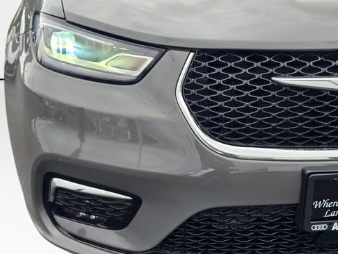 Used 2022 Chrysler Pacifica Limited FWD image 27