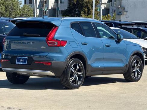 Certified 2025 Volvo XC40 B5 Core image 3