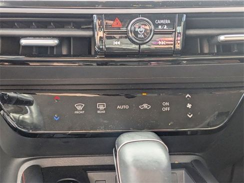 Used 2025 Nissan Kicks SR image 20