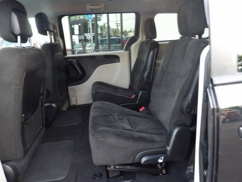 Used 2016 Dodge Grand Caravan SXT FWD image 9