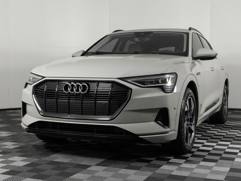 Used 2021 Audi e-tron Premium w/ Convenience Plus Package image 2