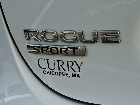 Used 2022 Nissan Rogue Sport S image 31