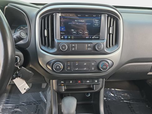 Used 2022 Chevrolet Colorado LT w/ Safety Package RWD image 23