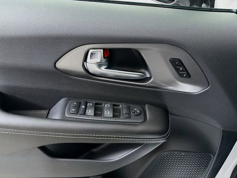 New 2026 Chrysler Pacifica Select w/ S Appearance Package image 17