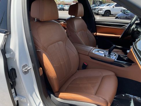 Used 2022 BMW 740i w/ M Sport Package RWD image 21