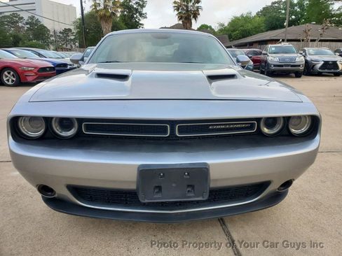 Used 2016 Dodge Challenger SXT image 3