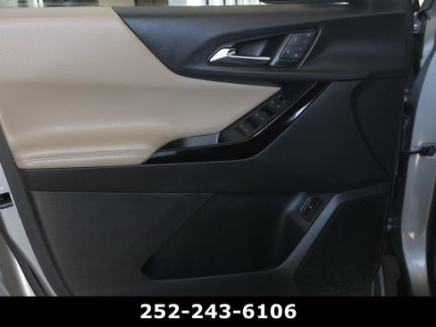 Used 2025 Chevrolet Equinox ACTIV w/ Safety and Technology Package FWD image 28