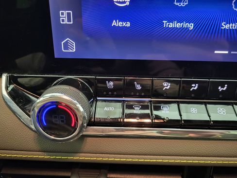 Certified 2025 Chevrolet Colorado ZR2 w/ Technology Package image 13