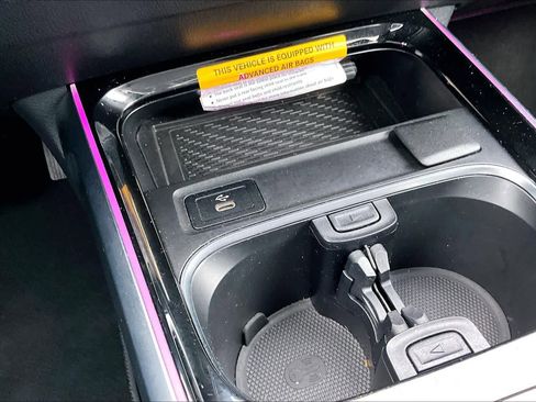 Used 2025 Mercedes-Benz GLB 250 image 37