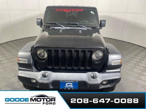 Used 2018 Jeep Wrangler Unlimited Sport AWD/4WD image 3