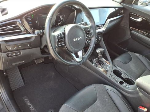 Used 2022 Kia Niro EX image 11