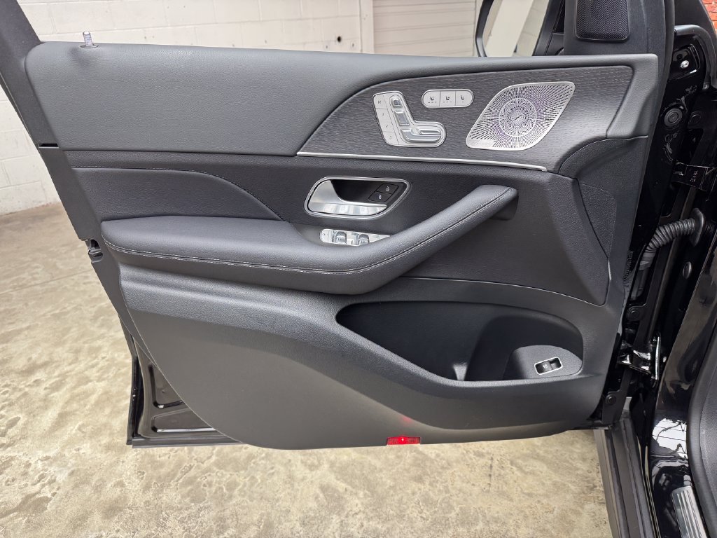 Used 2025 Mercedes-Benz GLS 450 4MATIC image 10