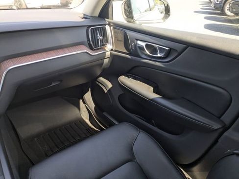 Used 2022 Volvo S60 B5 Momentum image 17