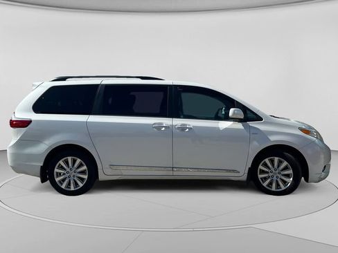 Used 2017 Toyota Sienna XLE w/ XLE Navigation Package AWD/4WD image 7