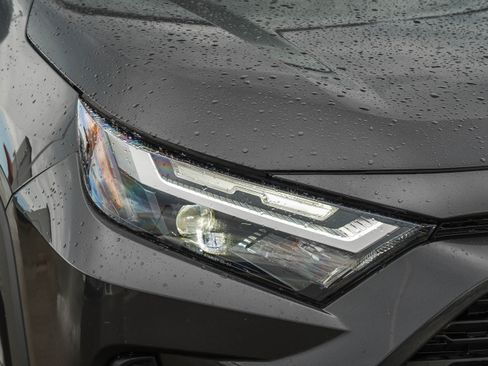 Used 2024 Toyota RAV4 LE AWD/4WD image 9