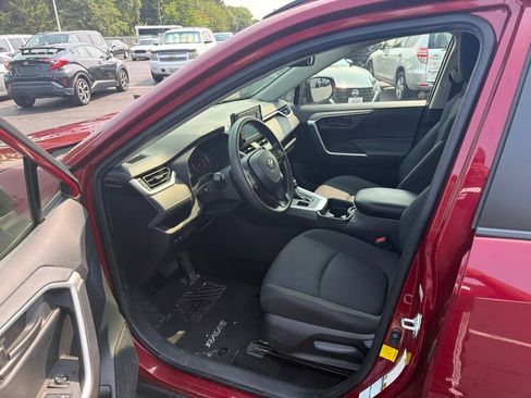 Used 2019 Toyota RAV4 LE w/ Carpet Mat Package AWD/4WD image 10