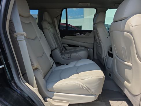 Used 2020 Cadillac Escalade 2WD image 15