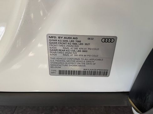 Used 2023 Audi e-tron Premium Plus w/ Premium Plus Package AWD/4WD image 19