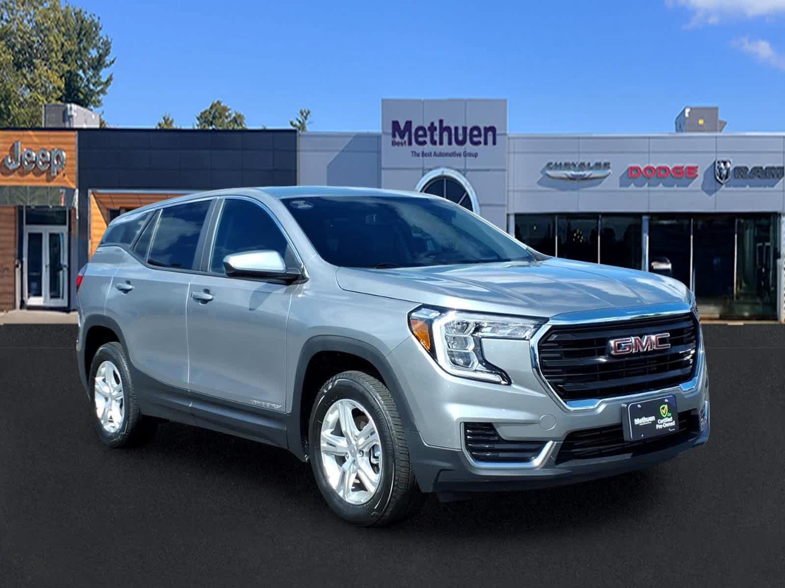 Used 2024 GMC Terrain SLE AWD/4WD image 1