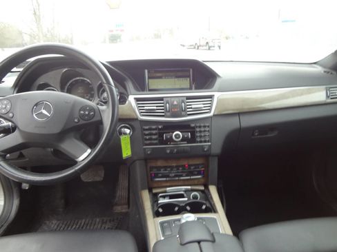Used 2011 Mercedes-Benz E 350 4MATIC Sedan w/ Premium 1 Pkg image 9