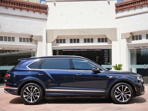 Used 2023 Bentley Bentayga Extended Wheelbase AWD/4WD image 5