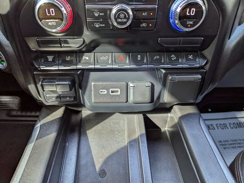 Used 2022 GMC Sierra 3500 AT4 w/ AT4 Preferred Package AWD/4WD image 25