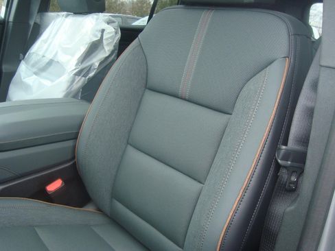 New 2026 GMC Acadia AT4 w/ Luxury Package image 11